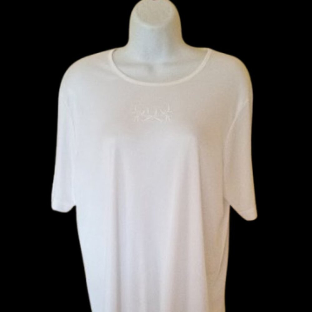 ---  White Short Sleeve Top Size 16